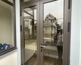 Công trình cửa nhôm Deluxe Casa tại Quận 9 với phụ kiện HTA cao cấp