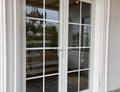 Nhôm Xingfa Màu Trắng – Kính Hộp | Vila Chị Diễm Đà Lạt