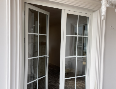 Nhôm Xingfa Màu Trắng – Kính Hộp | Vila Chị Diễm Đà Lạt