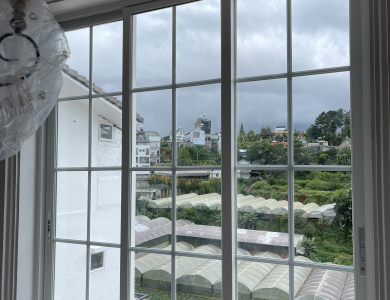 Nhôm Xingfa Màu Trắng – Kính Hộp | Vila Chị Diễm Đà Lạt