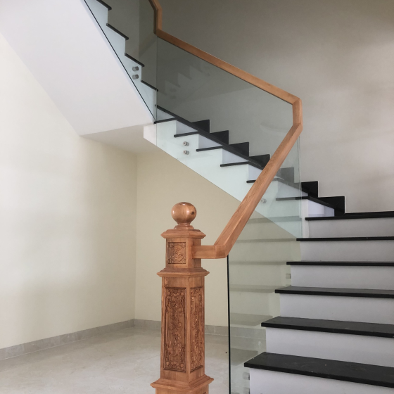 Cầu Thang Kính Cường Lực