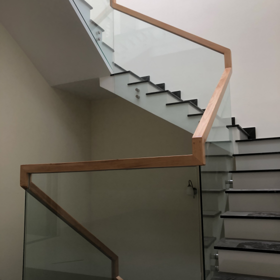 Cầu Thang Kính Cường Lực