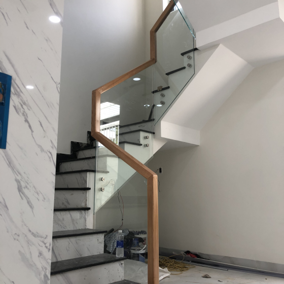 Cầu Thang Kính Cường Lực