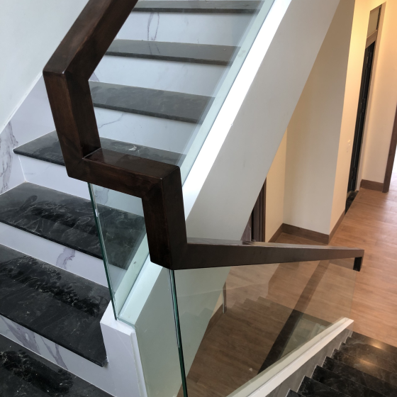 Cầu Thang Kính Cường Lực