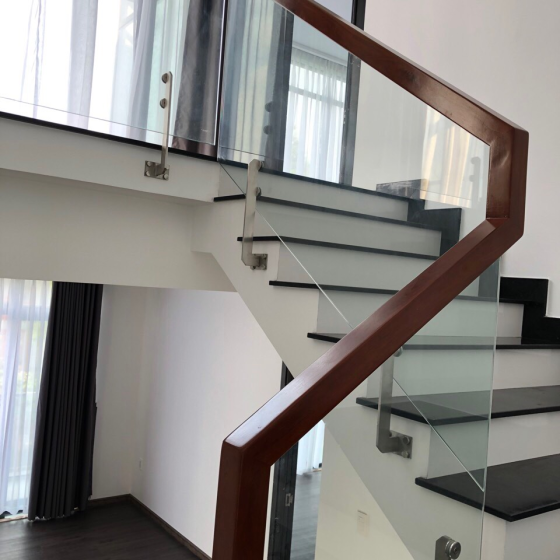 Cầu Thang Kính Cường Lực