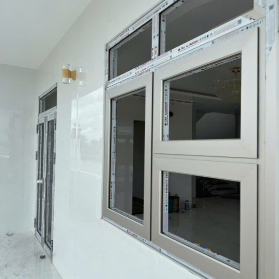 Cửa Sổ Mở Quay Anode 1–4 Cánh: Cấu Tạo & Giá