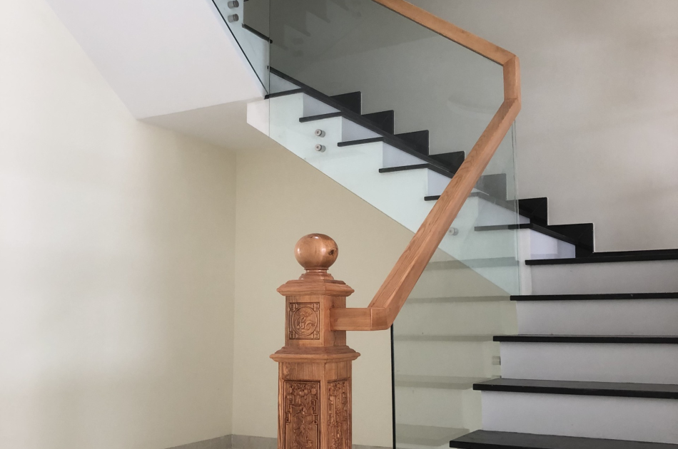 Cầu Thang Kính Cường Lực