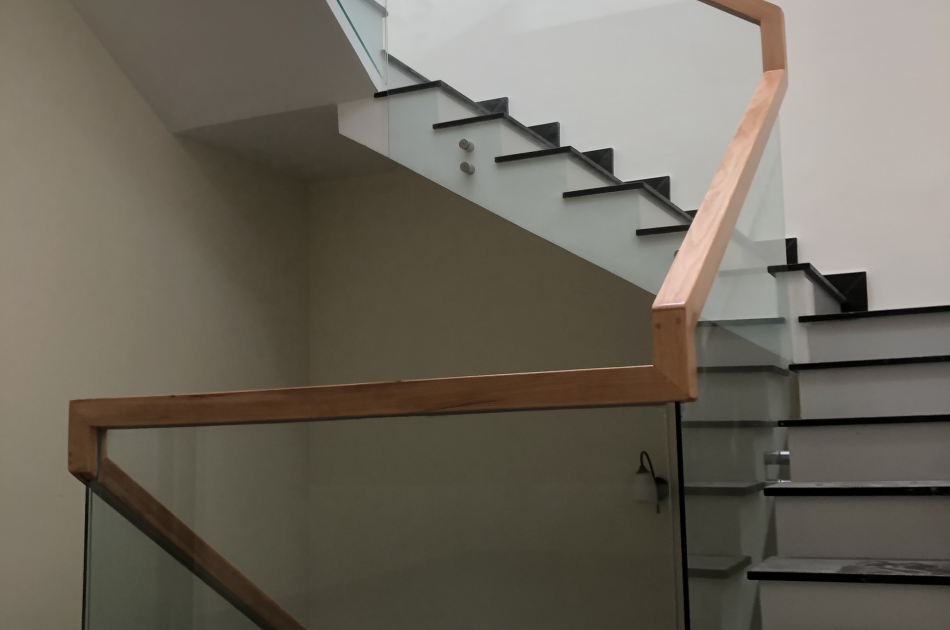 Cầu Thang Kính Cường Lực