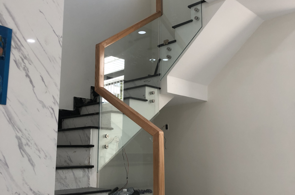 Cầu Thang Kính Cường Lực