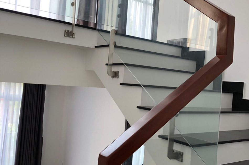 Cầu Thang Kính Cường Lực