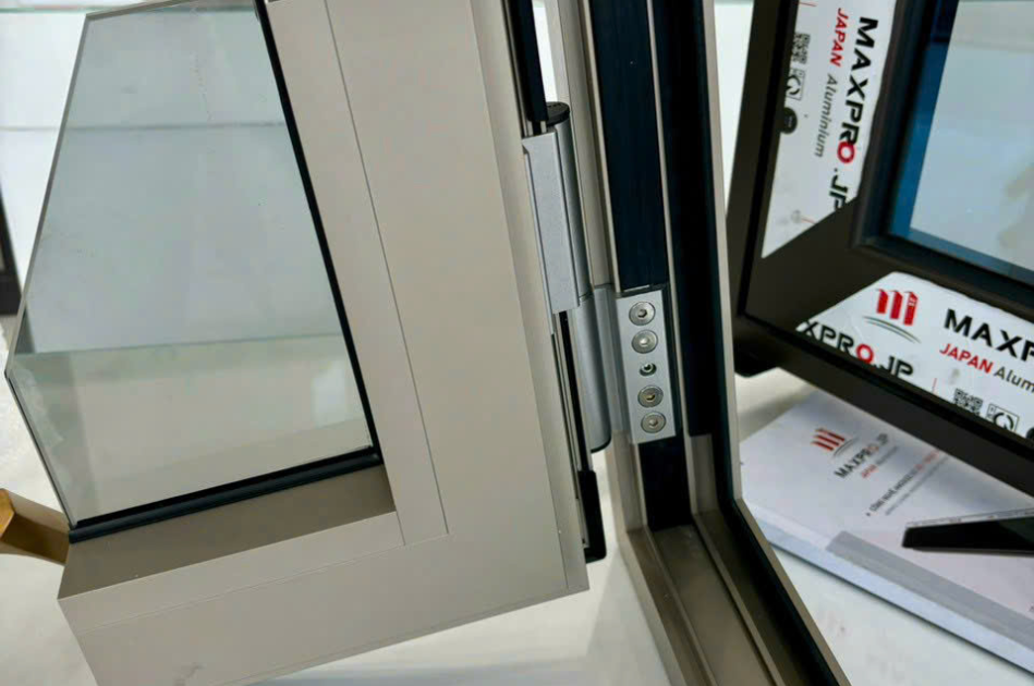 Cửa Sổ Mở Quay Anode 1–4 Cánh: Cấu Tạo & Giá