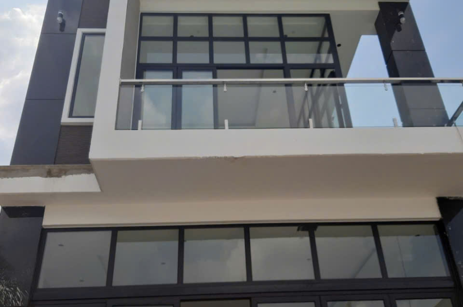Cửa Sổ Mở Quay Topal Slima