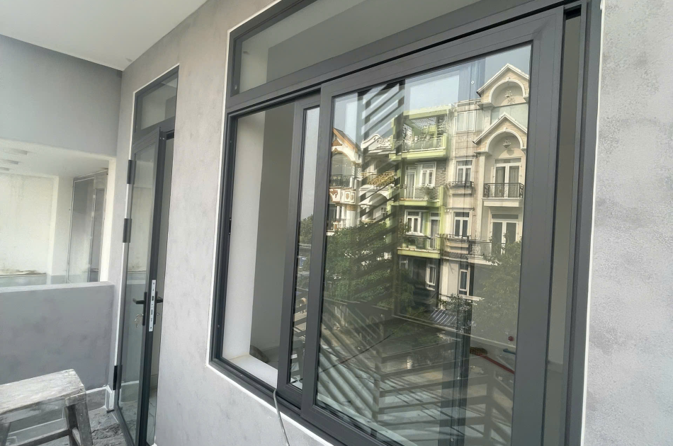 Cửa Sổ Lùa Xingfa 2–4 Cánh: Giá & Cách Chọn