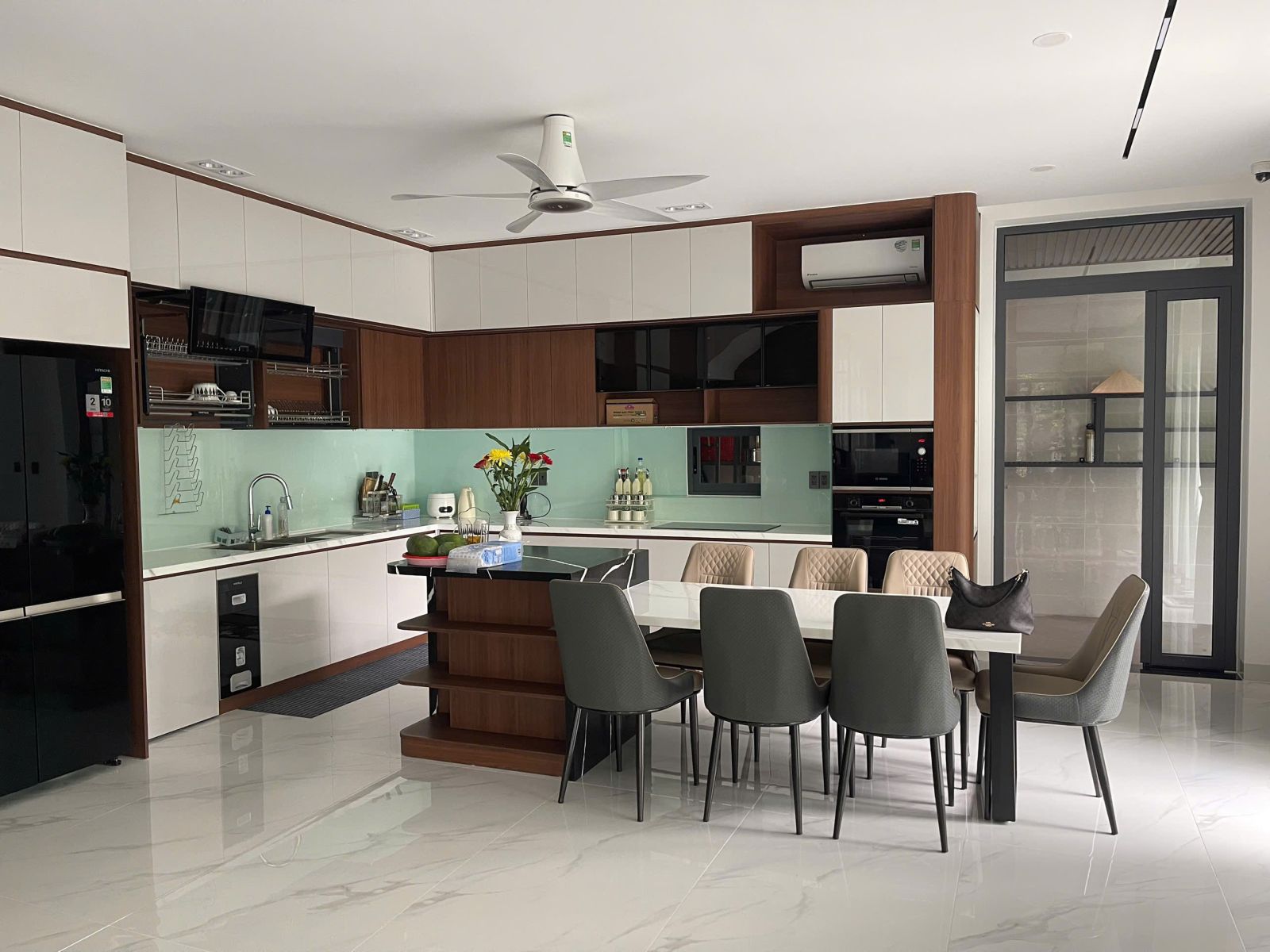 Nhôm Kính Cao Cấp Cho Nhà Ở Hiện Đại