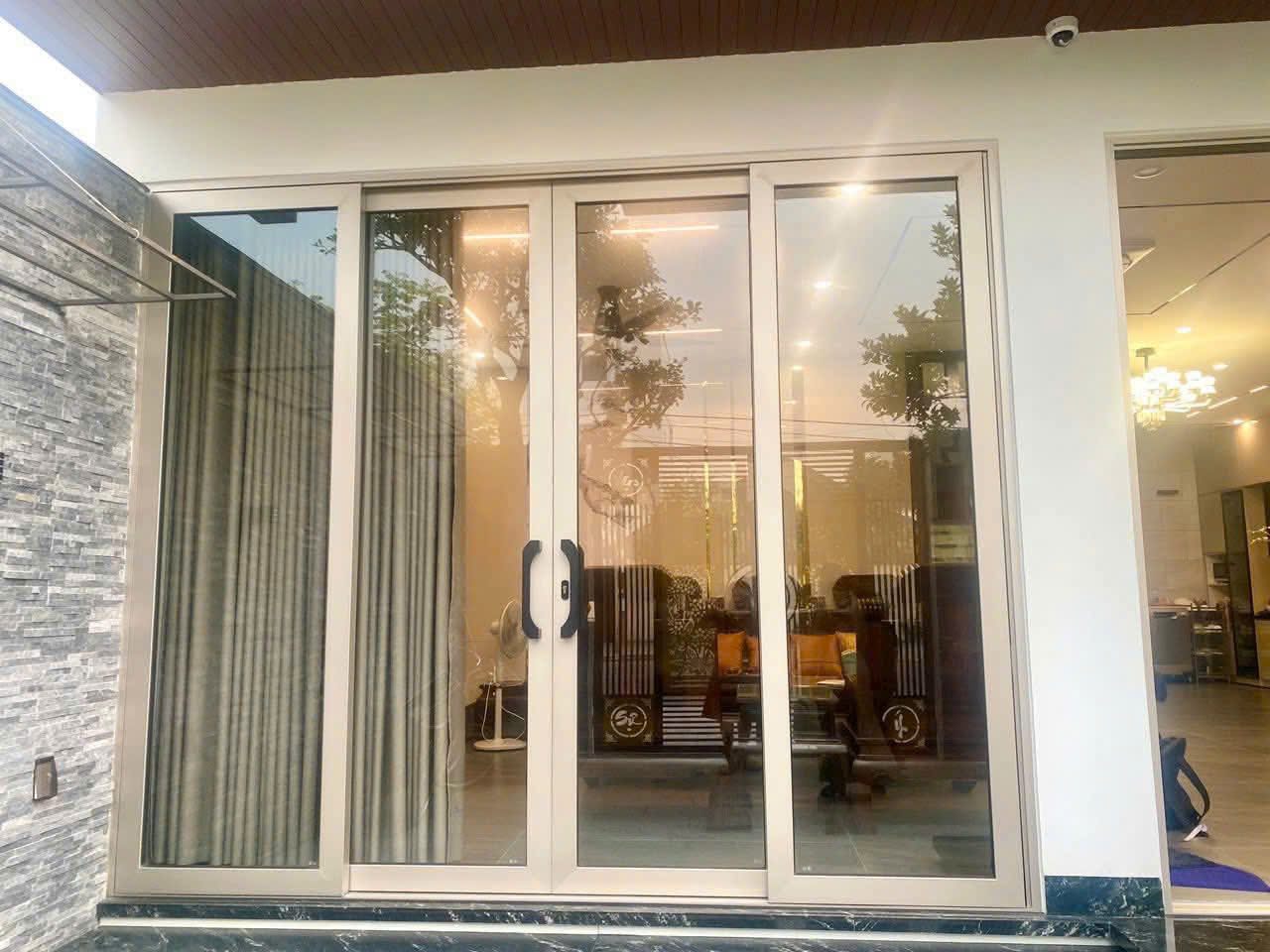 Cửa sổ lùa Anode thi công thực tế