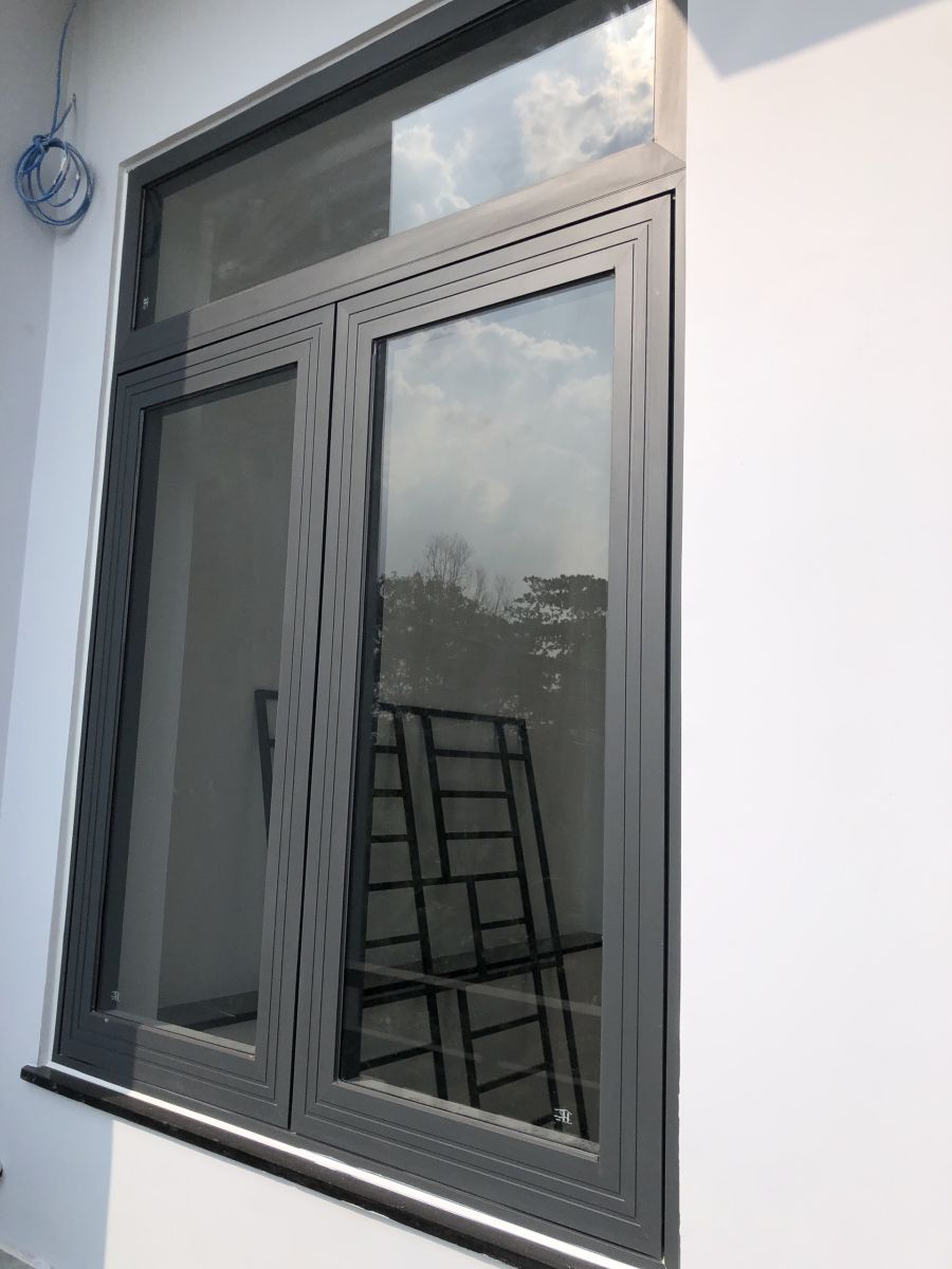 cửa sổ mở quay 2 cánh