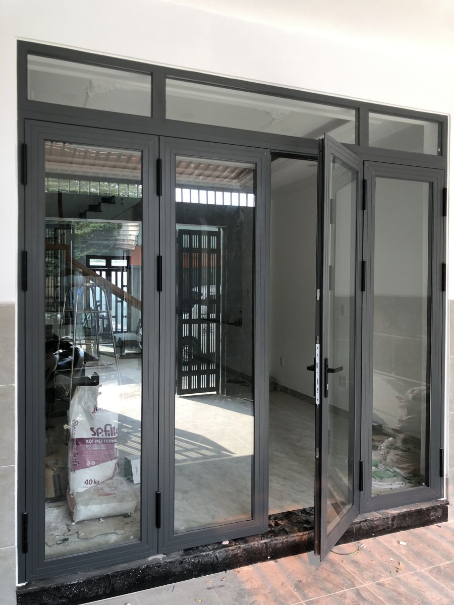 Cửa nhôm kính bốn cánh thi công thực tế tại Thủ Đức