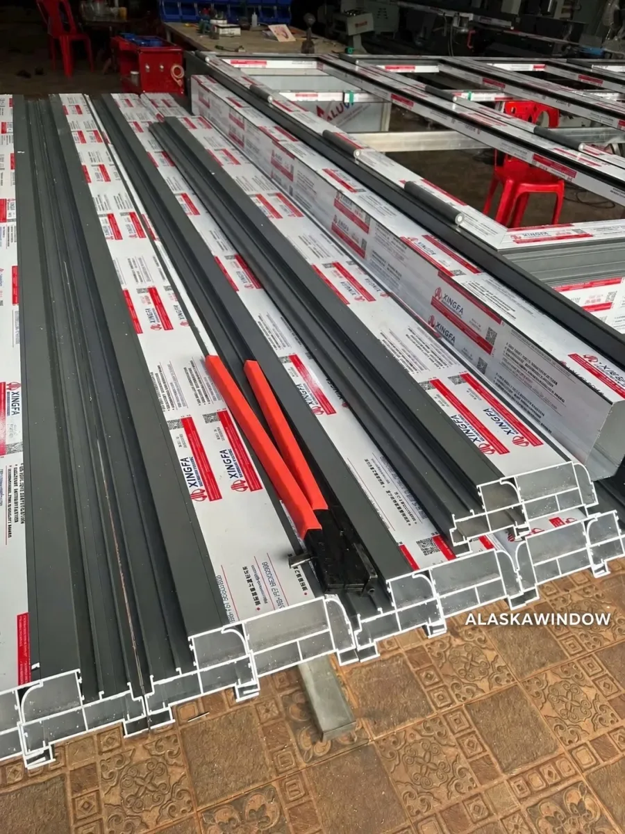 Mặt cắt và các khoang thanh nhôm Xingfa tại xưởng AlaskaWindow